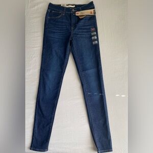 NEW 720 High-Rise Super Skinny Levi’s jeans